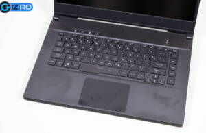 asus-rog-zephyrus-s15-interior-smudges